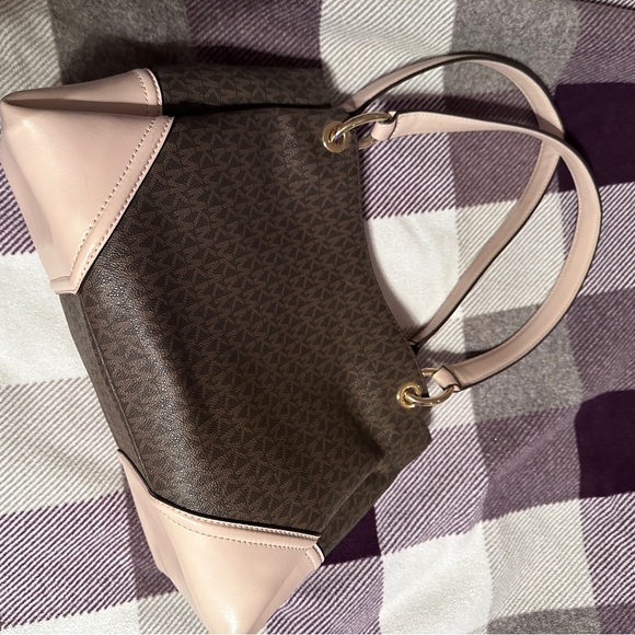 Michael Kors Nicole Large Tote Brown Signature Bag - Picture 4 of 5